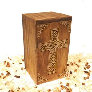 Urne funéraire en bois sculptée à la main de qualité supérieure, grande boîte commémorative pour cendres - Urne funéraire décorative personnalisée - Urnes en bois écologiques - Product Image 3