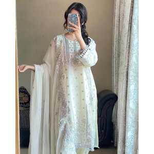 Vêtements et accessoires musulmans traditionnels de créateur avec broderie - Haut - Bas et Dupatta - Product Image 6