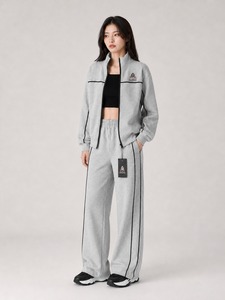 Conjunto Deportivo Elegante para Mujer con Material Suave y Ajuste Flexible, Ideal para Gimnasio, Running, Yoga y Actividades Casuales - Product Image 5
