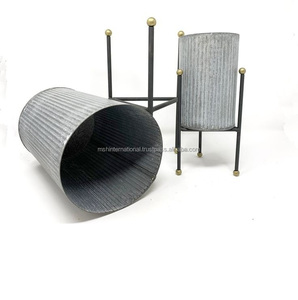 Maceta de metal de hierro con diseño martillado a mano único Fabricante al por mayor Decoración del hogar y el jardín Maceta de metal de hierro galvanizado - Product Image 4