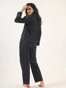 Ensemble de pyjama pour femmes en coton 100% à manches longues avec imprimé à pois blancs, vêtements de nuit classiques longs - Product Image 4