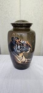 Urna de Aluminio con Diseño HD New Wolf, Capacidad de 200/220 Pulgadas Cúbicas, Duradera para Entierro y Cremación - Product Image 3