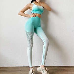 Conjuntos Deportivos de 2 Piezas: Chaquetas de Yoga de Verano a la Moda con Logotipos Personalizados para Gimnasio, Leggings Deportivos de Algodón Ajustados de Cintura Alta y Shorts - Product Image 3