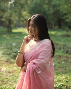 Sari de Algodón y Seda Rosa Pastel con Blusa Blanca, Tejido a Mano, Ropa Étnica Tradicional de Verano para Mujer, para Bodas y Fiestas Indias - Product Image 2