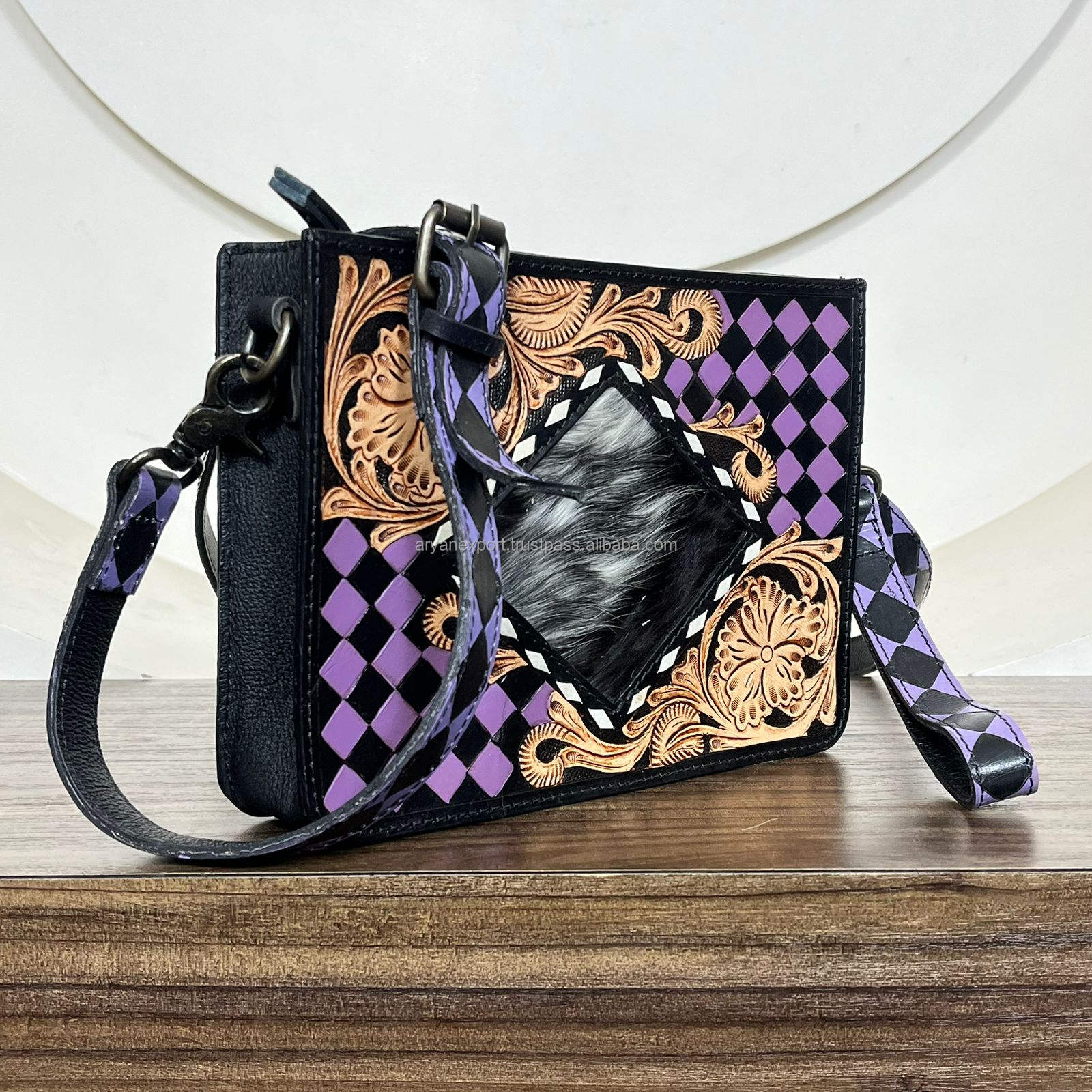 ลายตารางหมากรุกสีม่วงและดำ