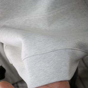 Sudadera con capucha de algodón grueso de color gris ceniza, talla grande, corte ajustado, estilo americano, con bordado desgastado, de la marca Finer Threads. - Product Image 3