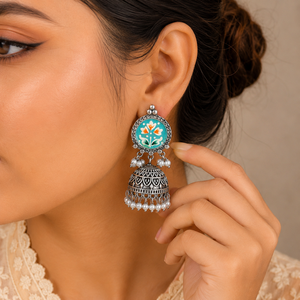 Proveedor Mayorista de Pendientes Jhumka de Plata Oxidada Pintados a Mano con Meenakari Estilo Bollywood para Mujer, con Gotas de Perlas de Imitación para Bodas - Product Image 2
