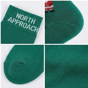 Chaussettes de Noël North Approach Santa Crew en coton vert respirant pour adultes, chaussettes décontractées d'hiver - Product Image 4