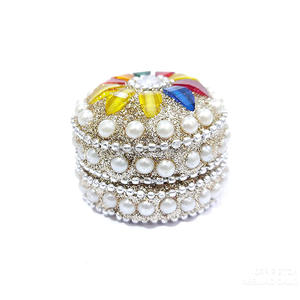 Boîte à Bijoux Carrée Élégante pour Bagues, Boucles d'Oreilles ou Broches – Artisanat Indien – Boîte à Bijoux pour Cadeau de Mariage ou Souvenir - Product Image 1