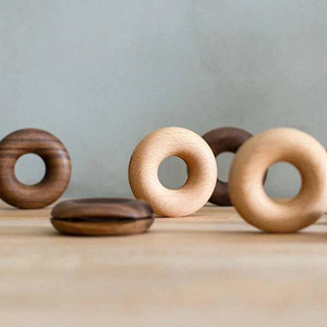 Nouveaux clips à beignets en bois élégants pour sceller les aliments, légers et fabriqués sur mesure - Product Image 1