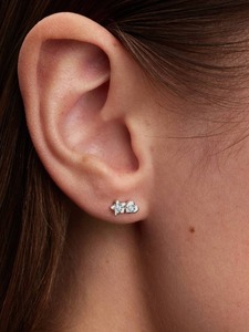 Pendientes de Lujo con Triple Diamante en Oro de 18K, Joyería Fina Clásica y Minimalista para Mujer, Elegantes para Fiesta - Product Image 5