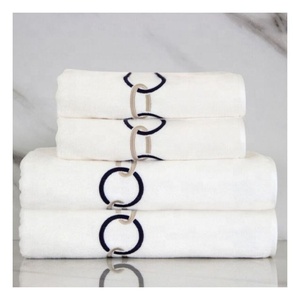 Authentique Rose Rouge Couleur Solide Floral Brodé Haute Qualité Hôtel Spa Turc 100% Coton Biologique Certifié GOTS Serviettes de Bain - Product Image 6