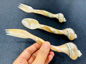 ชุดช้อนส้อมเปลือกหอยธรรมชาติทำมือ ด้ามสั้น หรูหรา สร้างสรรค์ พร้อมไข่มุก ของใช้บนโต๊ะอาหาร เป็นมิตรกับสิ่งแวดล้อม ของขวัญทางธุรกิจ 99GD - Product Image 3