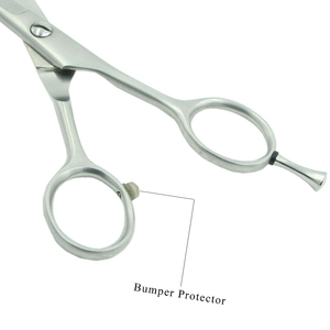 Ciseaux de coiffure professionnels en acier inoxydable, lame droite tranchante, pour droitiers, manche incliné, ciseaux de salon - Product Image 4