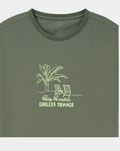เสื้อยืดพรีเมียมผู้ชายสีเขียวมะกอก ผ้าฝ้ายฟลีซ พาล์ม พาราไดซ์ สไตล์ลำลอง ใส่สบายช่วงฤดูร้อน ทรงหลวม เนื้อผ้านุ่ม ระบายอากาศดี คอกลม แขนสั้น - Product Image 4
