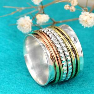 Bague rotative à trois tons en argent sterling 925, large bande martelée, avec perles en cuivre et laiton, bague anti-stress - Product Image 5