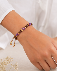 Bracelet artisanal tendance bohème en perles florales avec cordon marron réglable et accent doré pour femme, vente en gros, bijoux personnalisés Sstringz - Product Image 2