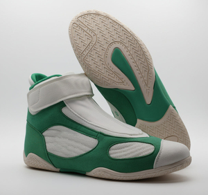 รองเท้ามวยปล้ำน้ำหนักเบาสำหรับผู้ชาย ระบายอากาศได้ดี กันลื่น เหมาะสำหรับการฝึกซ้อมกีฬาและการต่อสู้ พื้นรองเท้ามีการยึดเกาะสูง รับทำโลโก้ตามสั่ง ขายส่ง - Product Image 3