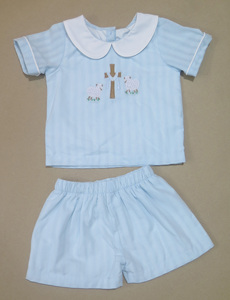 Ensemble de vêtements pour garçon, ensemble de vêtements en coton bleu clair pour garçon avec broderie de croix et de mouton, haut à manches courtes et short, tenue décontractée - Product Image 1