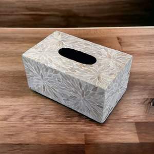 Caja de pañuelos de resina con incrustaciones de hueso de diseño clásico, ideal para decoración de tocadores de baño y mesitas de noche de alta gama. - Product Image 1