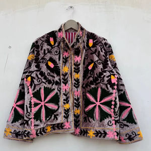 Chaqueta Boho de Terciopelo Suzani |   Abrigo de Invierno Bordado a Mano - Product Image 1