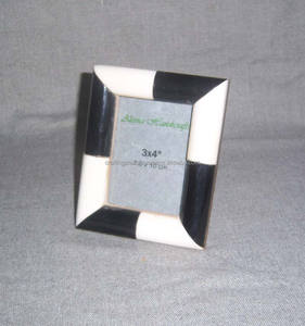 Cadre photo unique fait à la main pour cadeaux de mariage, cadre photo en résine avec incrustations de résines colorées, en vente en gros par CRAFTING CRAFTS - Product Image 6