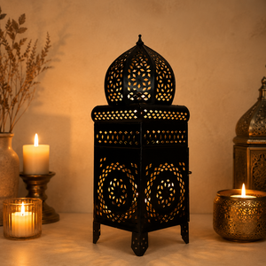 Lanterne en métal marocaine à découpe diamantée avec finition noire mate, porte-bougie décoratif pour la décoration de table à la maison pendant le Ramadan - Product Image 6