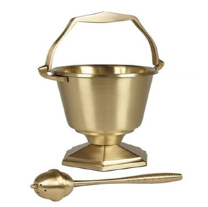 Cubo dispensador de agua bendita con relieve dorado, con revestimiento interior y varilla de madera, disponible a precios de mayorista. - Product Image 3