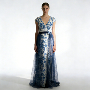 Promotion exceptionnelle sur la jupe longue élégante à imprimé floral bleu avec superposition transparente, jupe formelle taille haute évasée pour femme, idéale pour les mariages. - Product Image 4
