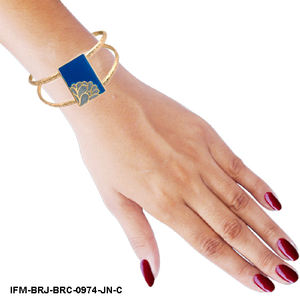 Bracelet manchette en laiton à double fil, fait main, avec emblème rectangulaire gravé 'Celebrity', style artisanal sophistiqué - Product Image 1