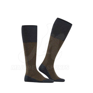 Chaussettes classiques confortables pour tous les jours, en tissu doux, légères, extensibles et élégantes, pour tenues décontractées et formelles. - Product Image 4