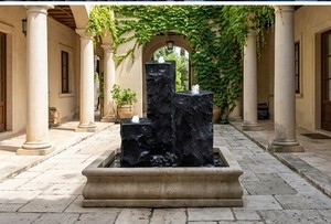 Juego de 3 Fuentes de Agua con Columnas Cuadradas de 15x15cm, Pilares de Basalto de Piedra Natural Perforada, Bordes Tallados a Mano, Cascada para Jardín - Product Image 2