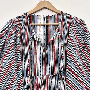 เดรสวินเทจผ้าฝ้ายพิมพ์ลายดอกไม้ด้วยมือ งานแฮนด์เมด เป็นมิตรกับสิ่งแวดล้อม คอวี แขนสามส่วน แต่งระบายลูกไม้ ซักได้ ใส่ได้ในโอกาสทางการ - Product Image 2