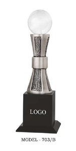 Trophée métallique modèle 735, récompense sportive, gravure durable, impression UV, base en bois noir portable avec logo - Product Image 6