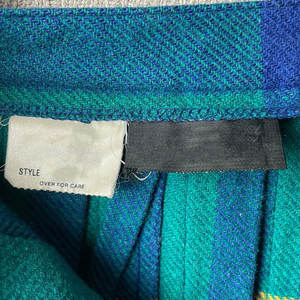 Jupe midi vintage en laine écossaise plissée bleue 100% laine vierge pour femme - Product Image 4