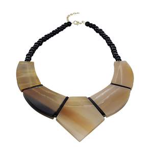 Collar de cuerno hecho a mano de primera calidad con construcción duradera, ideal para joyería de moda duradera y accesorios de uso diario. - Product Image 3