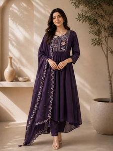 Conjunto de Kurta Bordada para Mujer con Duppata y Pantalones a Juego, Corte Holgado, Ropa Casual Tradicional - Product Image 1