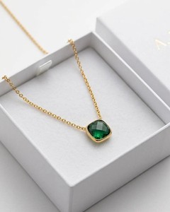Collar con Colgante de Cuarzo Verde Corte Cojín, Minimalista Boho, Chapado en Oro, Joyería de Piedra Energética Curativa, Regalo - Product Image 3