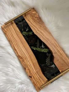 Plateau de service élégant en bois et résine pour les fêtes, les réunions de famille et une présentation de table raffinée - Product Image 5