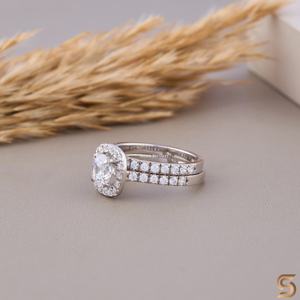 Anillo de Compromiso de Plata con Halo de Moissanita Redonda y 1 Diamante Central y 43 Diamantes Laterales Brillantes, Ideal para Regalo de Aniversario - Product Image 3