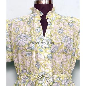 Vente en gros de robes mini décontractées à manches 3/4 et col en V, fabriquées à la main, tendance estivale, 100% coton, imprimé floral personnalisé - Product Image 4