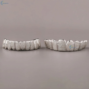 Grillz de Diamantes Cultivados en Laboratorio VVS1 Personalizados con Corte Princesa, Estilo Iced Out, Atrevido Estilo Rapero y Ajuste Perfecto a Medida. - Product Image 4