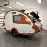Caravane légère en forme de larme avec coque rigide pour le camping, les voyages routiers, les aventures en plein air et les voyages en famille