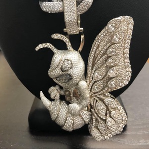 Collier Pendentif Insecte Cartoon Hip Hop Iced Out en Argent Sterling 925 avec Diamant Moissanite Bling et Breloque Numéro Personnalisé pour Hommes et Femmes - Product Image 1