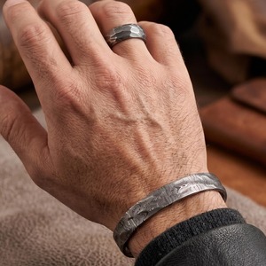 Conjunto de Anillo y Brazalete de Acero de Damasco |   Joyería para hombre con incrustaciones de latón forjado a mano, forma de luna, 9 mm de ancho, 2-3 mm, regalo de moda - Product Image 6