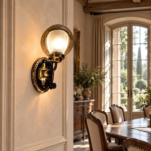 Applique murale Aurewick en bronze antique traditionnel, luminaire à double abat-jour en verre pour couloir - Product Image 5