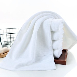 Serviette de bain de luxe 100% coton blanc 550 GSM, très absorbante, douce, durable, pour hôtel, spa, resort, disponible en promotion - Product Image 2