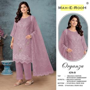 Presentando un traje Salwar de diseñador en organza y gasa con bordados elaborados con múltiples hilos y trabajo Khatli. Compre directamente del proveedor. - Product Image 3
