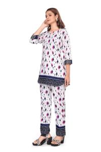 Ensemble coordonné élégant pour femmes, imprimé floral blanc, ensemble de vêtements de détente en poly-rayonne durable, 2 pièces, respirant, col rond, pour femmes - Product Image 2