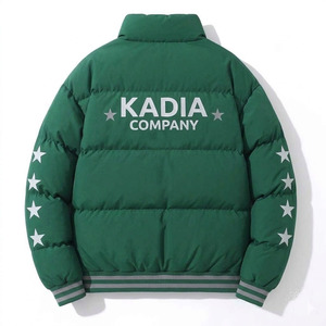 เสื้อแจ็คเก็ตพัฟเฟอร์สีเขียวสำหรับผู้ชายจาก KADIA COMPANY คอตั้ง ซิปด้านหน้า โลโก้รูปดาวที่แขนเสื้อ เหมาะสำหรับฤดูหนาว สวมใส่สบาย กันลมได้ดี - Product Image 4